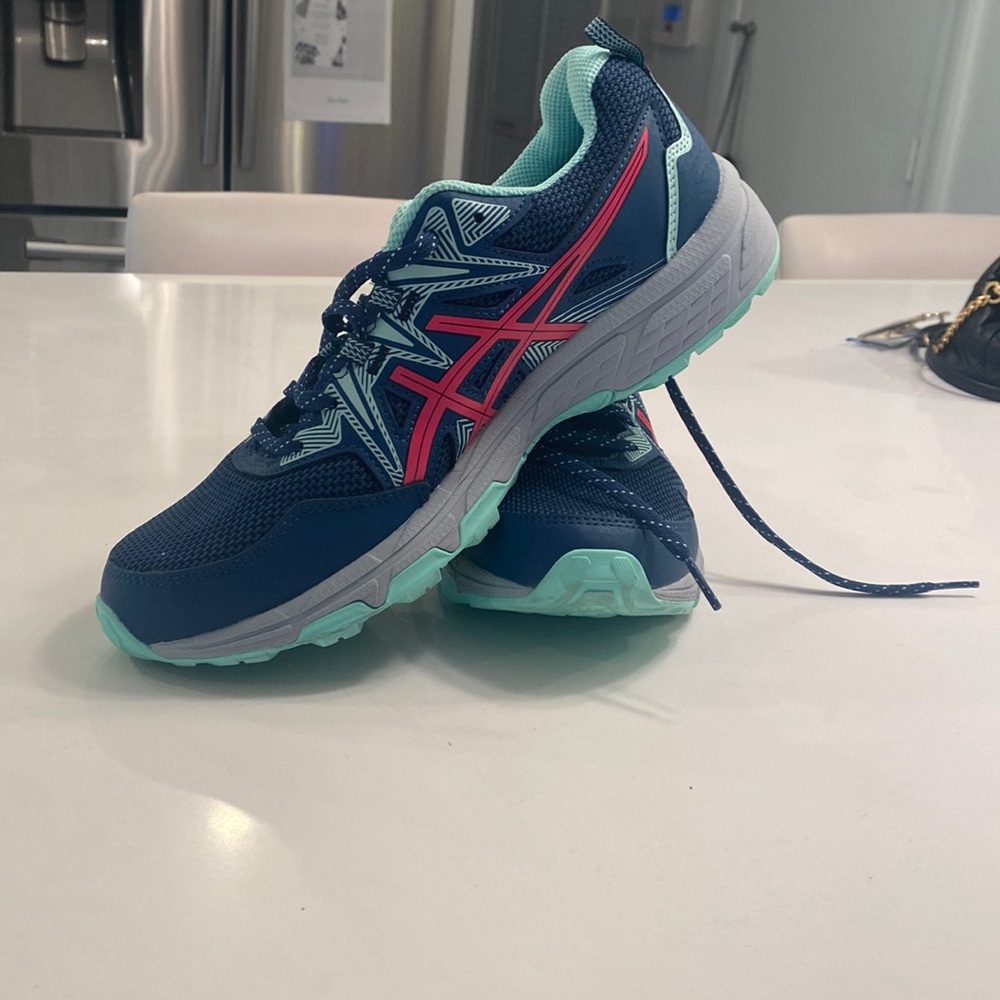 ASICS gel running shoes size 9 1/2. Brand new, worn once.